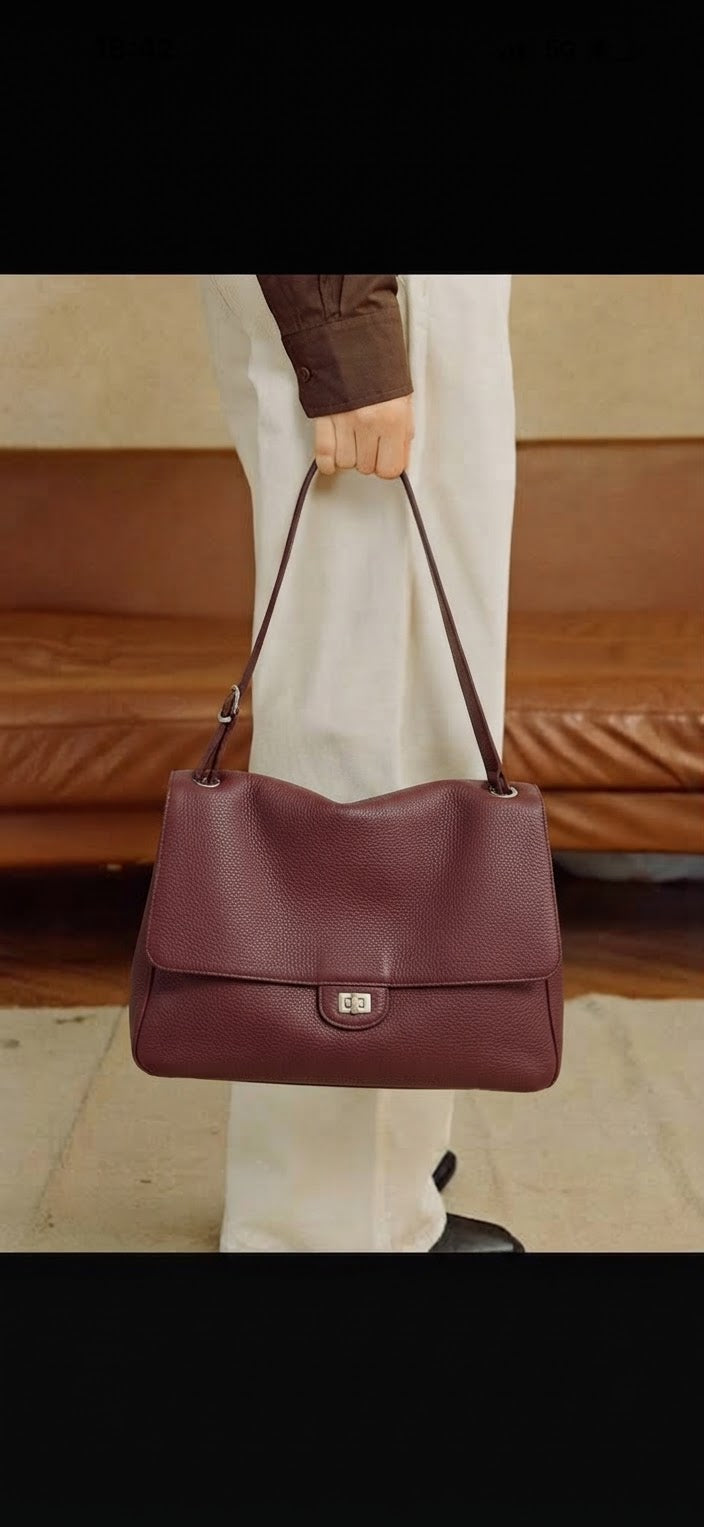 Sac à rabat grand format en cuir de vachette, noir ou bordeaux